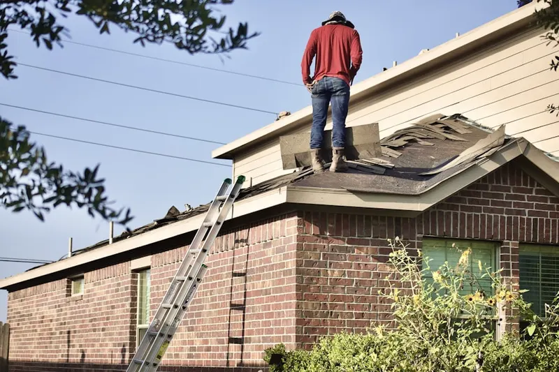 Professional roofer working on a residential roof in Elva